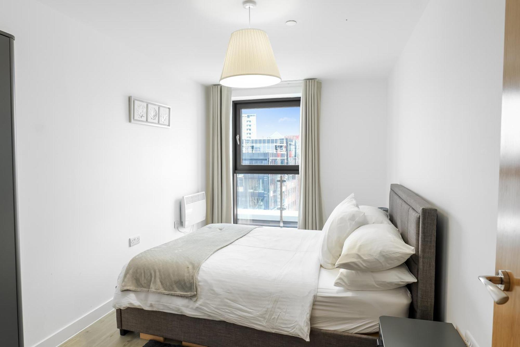 High Rise 2 Bedroom & 2 Bath Apartment With Parking, Balcony & Amazing View 맨체스터 외부 사진
