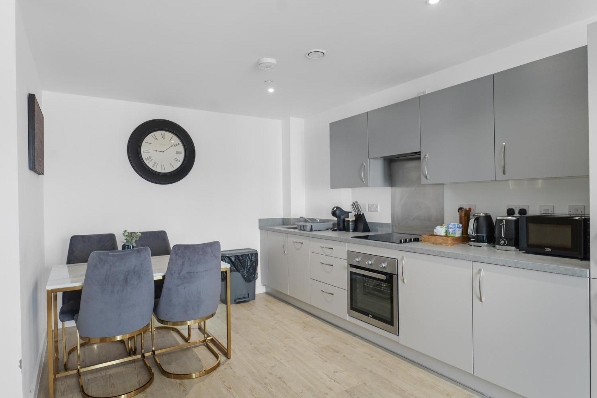 High Rise 2 Bedroom & 2 Bath Apartment With Parking, Balcony & Amazing View 맨체스터 외부 사진