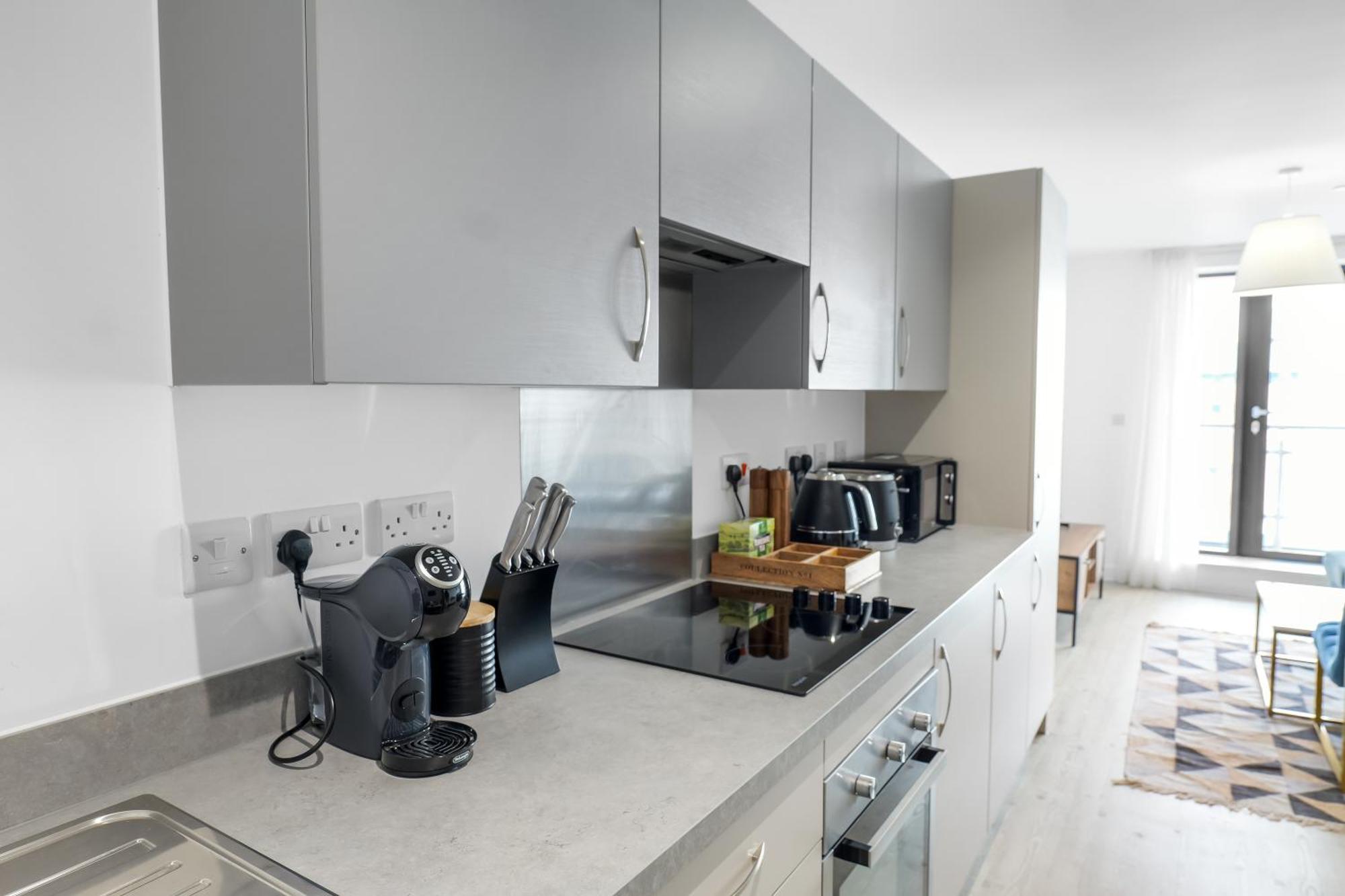 High Rise 2 Bedroom & 2 Bath Apartment With Parking, Balcony & Amazing View 맨체스터 외부 사진